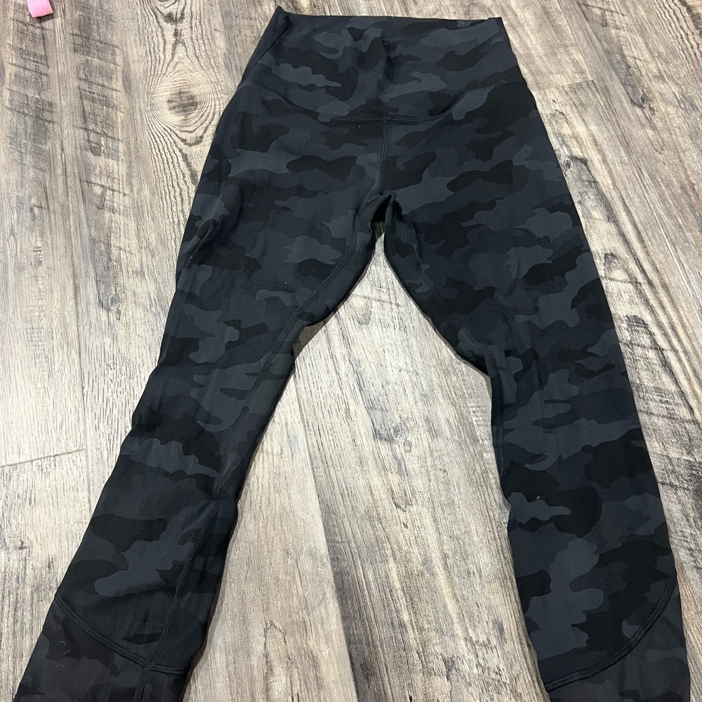LuluLemon Camo Grey Leggings Women’s Size 6